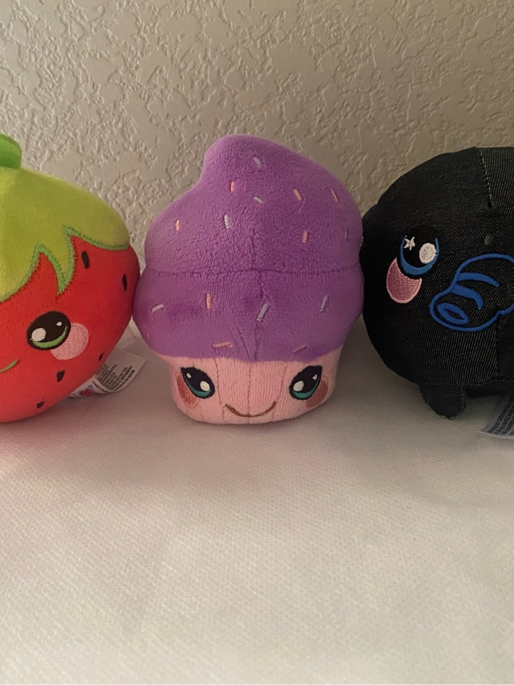 Squeezamals Plush Lot 3 Toys Elephant Cupcake Strawberry Stuffed Scented 4 Inch